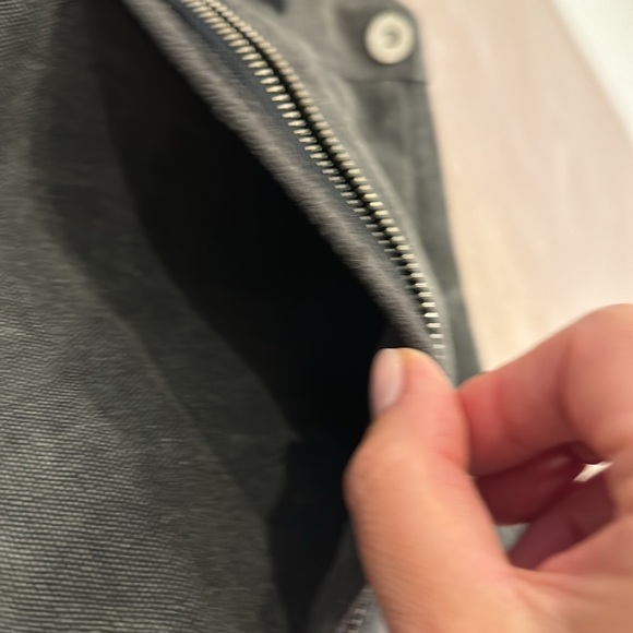 Add your own pictures to this super cool vintage messenger bag. - Picture 7 of 13